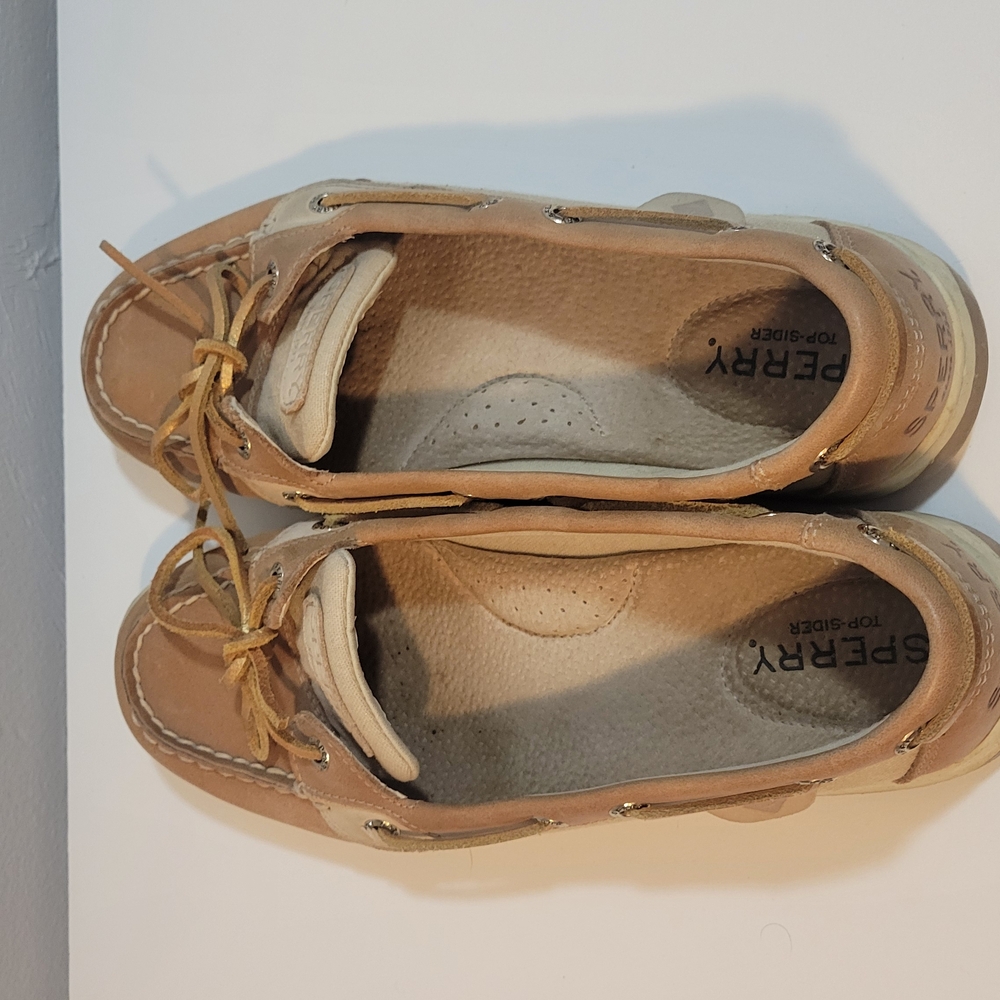 Sperry Tan and Cream Boat Shoes
